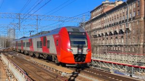 ЭС2Г 028/015 сообщением Санкт-Петербург - Выборг, следует через станцию Ланская