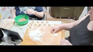 Лепим вареники