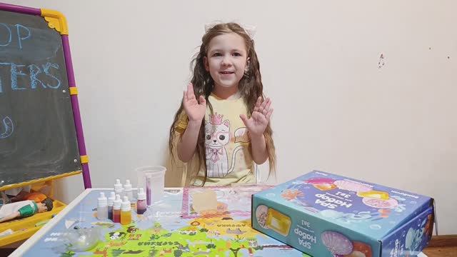 Мыло с блёстками и ароматом: творческий мастеркласс с Настей и мамой