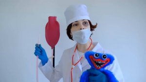 Клизмы, уколы и капельницы - тупая медсестра лечит больных