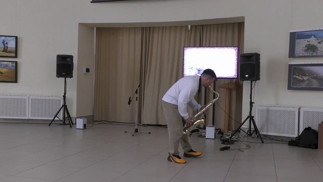 Евгений Иванов дарит весеннее настроение женщинам Кургана / КОДНТ / 6 марта 2026