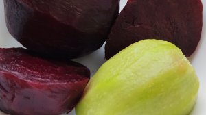 В гостях у подруги. Свёкла с киви. Попробовала чёрный чеснок.