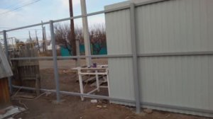 Делали забор .