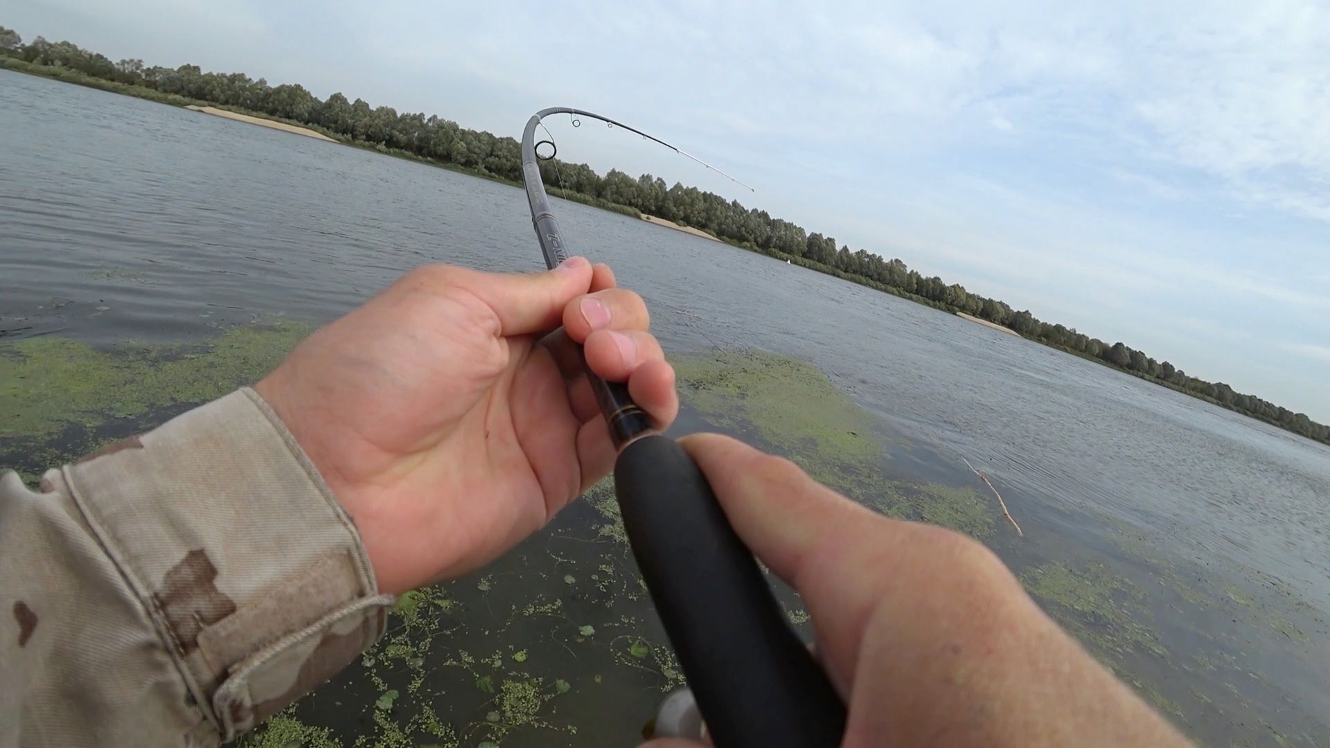 КРУПНАЯ ЩУКА НА КРЮЧКЕ