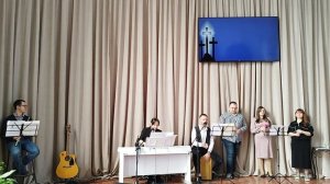 "На том холме распят Спаситель"; "Поклонюсь Тебе, Иисус..."