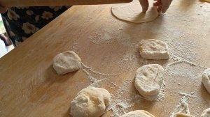 Делаем лепешки для мантов