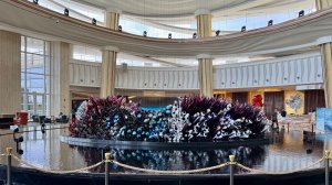 Лобби и холл отеля Atlantis Sanya и скульптура Sea Motion из более чем 10 000 кристаллов