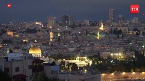 Израильский нефтеперерабатывающий завод в огне после того, как Иран выпустил 12 ракет.