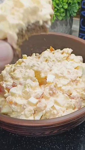 Вкуснейший салат с яйцом и плавленным сырком 😍