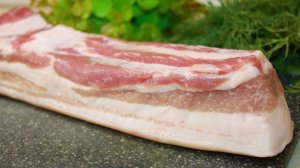 Беспроигрышный вариант приготовления свиной грудинки, пальчики оближешь.