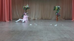 Айданова Эмилия. Стилизованный танец "Перышко". Педагог Кадырмаева Ф.К. г.Азакаево.РТ