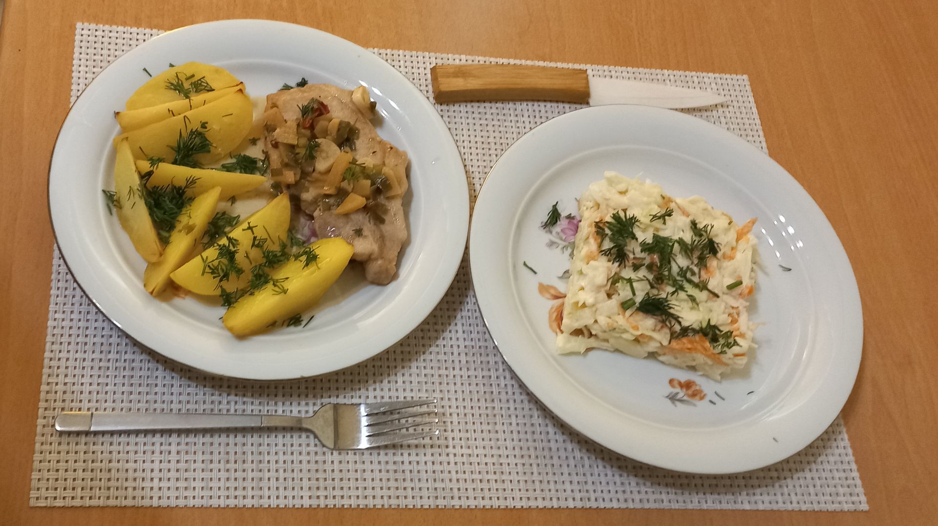 Новости из кухни. Ужин салат из белокочанной капусты свинина тушеная с картошкой