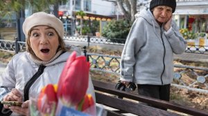 Она сказала «не надо»… но рядом стояла та, кого мы не заметили | Реакция на цветы удивила