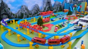 Поезда! Детская огромная железная дорога! Давай играть вместе!