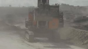 Hitachi Ex 2600 огромный экскаватор в работе