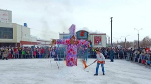 Магнитогорск, отпраздновали Масленицу у цирка, сожгли чучело (25.02.2023)