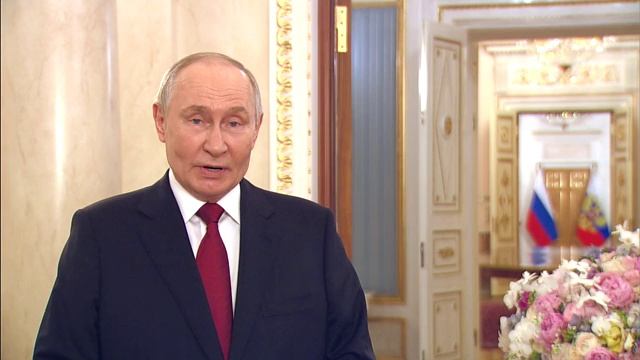 «Вам действительно подвластно все»: Путин поздравил россиянок с 8 Марта