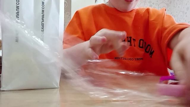 я распаковываю подарки на 8 марта часть 1.mp4