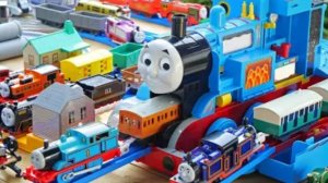 Разные паровозики и их друзья, смотрят и изучают новый маршрут железной дороги. #дети #видеодлядетей