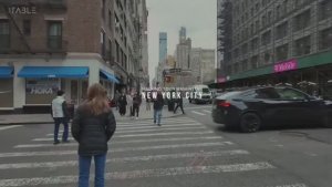 New_York_Manhattan_Winter_Walk,_5th_Avenue,_23rd_Street,_6th_Avenue