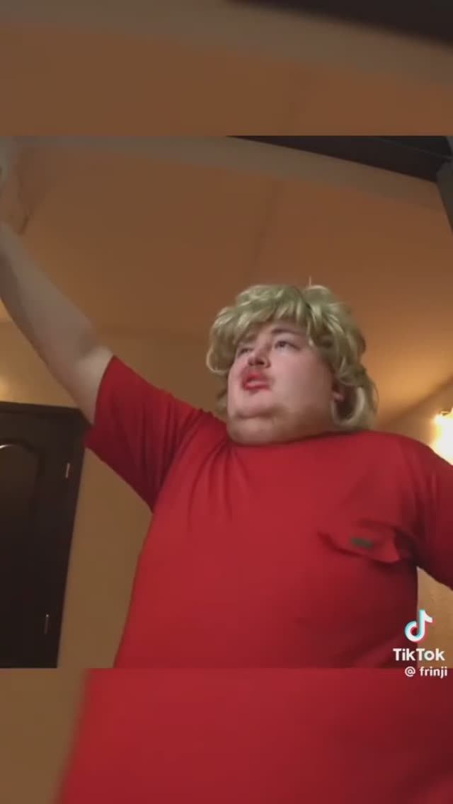 Когда пришёл в гости к другу.