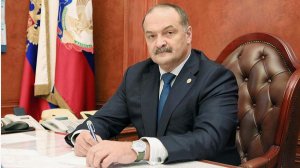 Сергей Меликов поздравил дагестанок с Международным женским днём