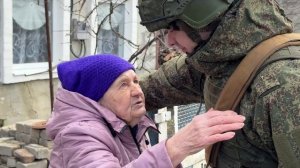 Военые поздравили местных женщин с Международным женским днём.
