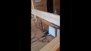 1000050879.mp4 (Собака наблюдает за устройством лестницы на 2-ой этаж в доме А-фрейм)