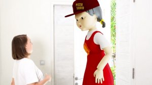 Кукла Кальмар устроила нам челлендж в реальной жизни