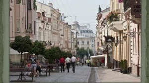 Прогулянка   Панською  - вул   . ім  .  О . Кобилянської