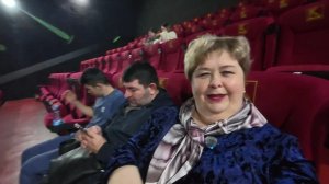 Приехали в Радуга парк  к новой тёще. Заказали роллы  и устроили мини мукбанг.