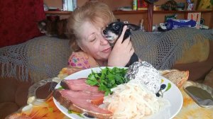 Мукбанг УБЕЖАЛА на Съедение ВОЛКАМ! Очень СТРАШНО!