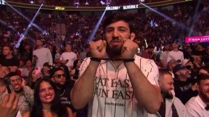 Боец Арман Царукян пришел на UFC 326 в наручниках