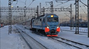 ЭП2К-502 с разноцветным поездом №746 "Аврора" Москва–Санкт-Петербург