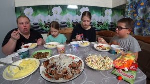 мукбанг. с 8 марта всех девочки