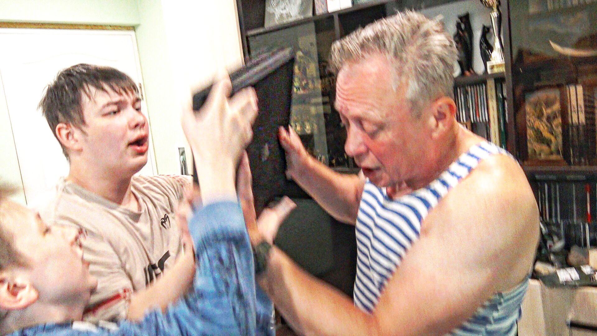 ОТЕЦ СЛОМАЛ PLAYSTATION ГРИФЕРАМ В РЕАЛЬНОЙ ЖИЗНИ ИЗ-ЗА МАЙНКРАФТ!