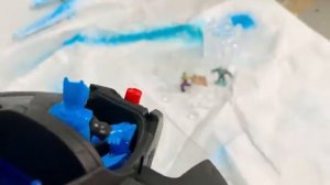 Крис помогает друзьям Бетмену и другим !!!