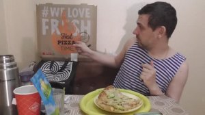 Обжор мукбанг пицца Цезарь и Гавайская по рецепту Spar  2 за 1536 рублей / поздравляю с 8 марта