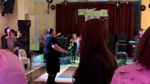 "Только глянешь - королева" Исполняет кавер-группа "ВИА -70х". Ретро-вечеринка к 8 Марта