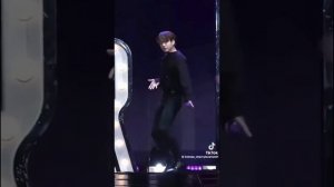 дарите женщинам цветы🌷🌷🌷
поздравление от самых красивых мужчин Азии❤❤❤