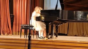 Выступление Лапиной А. и Зотиковой Е. на конкурсе "Путь к музицированию" (2)