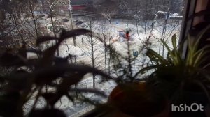 чищу снег/ чистят снег