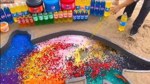 Динозавр из Шариков! Эксперимент Кока-Кола и Ментос Мультики для детей