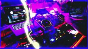 На дискотеке (ремикс). Танцуют все!