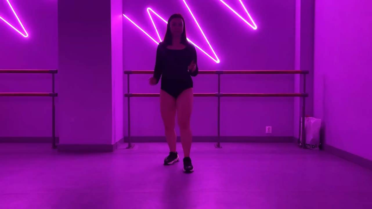 Занятие по тряскам тазом плюс