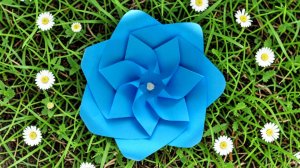 Красивый оригами цветок из бумаги