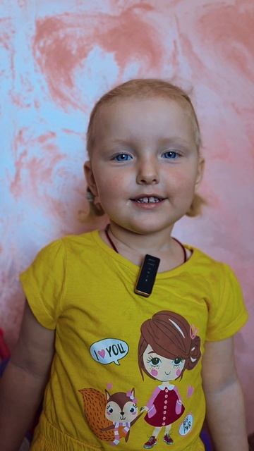 двухлетняя дочь поздравляет с #8марта