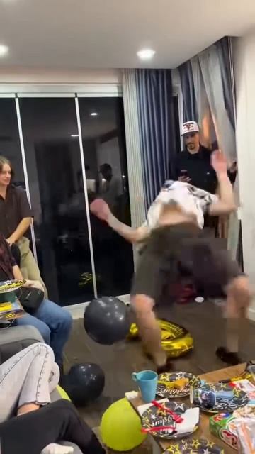 Интересно…
каким бы я стал,
если бы перестал спрашивать разрешения у мира.