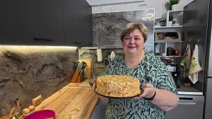 Мои мужички меня удивляют в праздник готовят ленивый торт Наполеон.