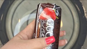 Мылю клубничное мыло🍓
I'm making strawberry soap🍓